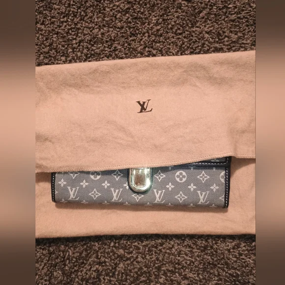 Louis Vuitton Mini Lin Wallet Excellent Condition W/Dust Bag - Picture 14 of 15